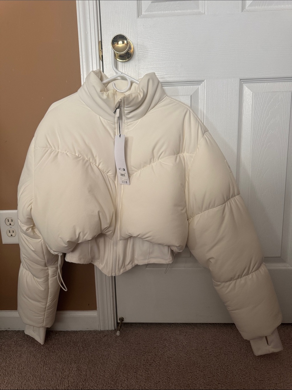 ALO Yoga Cropped Cream Puffer Jacket
